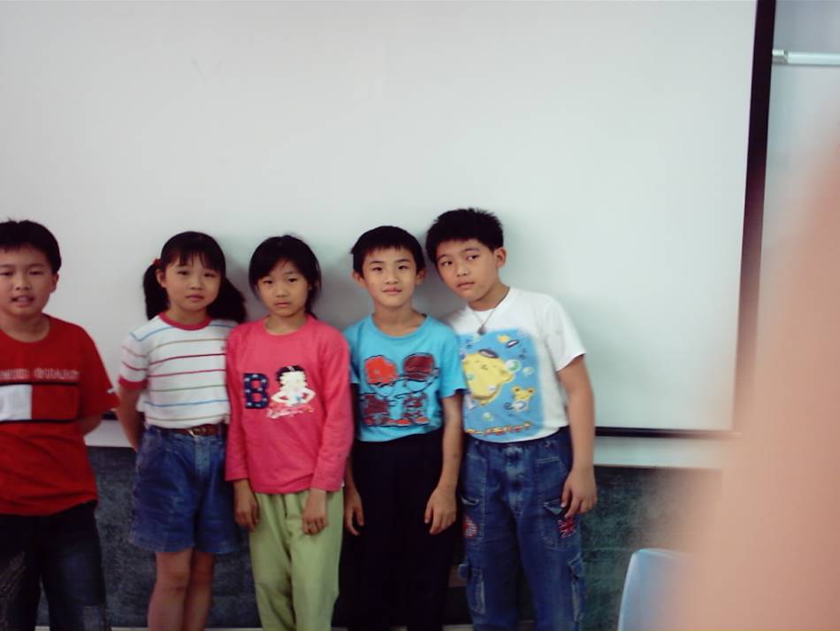 http://sinfu.idv.tw/birdd/dinlio/091_4ab/images/20030523_Last_Love_Forever/015.jpg